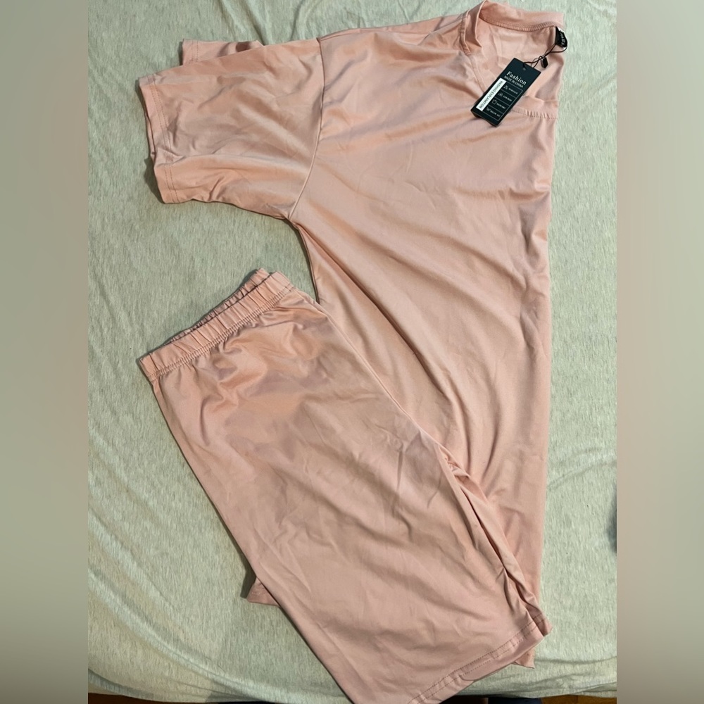 Women’s 2XL Pink T-shirt & biker shorts set